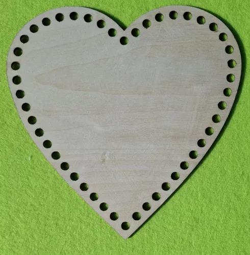 17x17cm  Natúr,nyír rétegelt lemez Szív horgolható fa alap 6mm lyukkal 	1db	