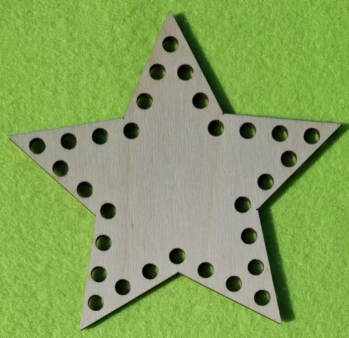 12,5x12cm  Natúr,nyír rétegelt lemez Horgolható  Csillag 6mm lyukkal	1db	vastagság 3mm
