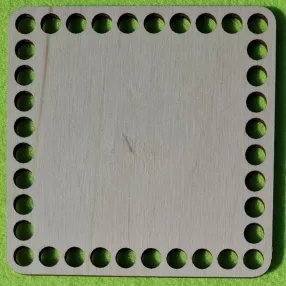   10,4x10,4cm  Natúr,nyír rétegelt lemez Négyzet   8 mm lyukkal 	1db	