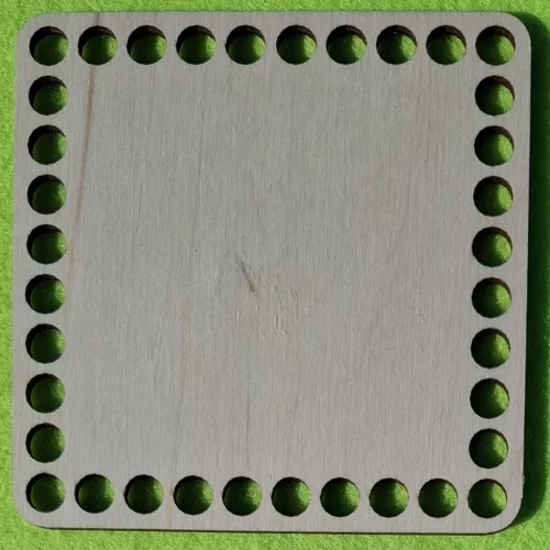 10,4x10,4cm  Natúr,nyír rétegelt lemez Négyzet   8 mm lyukkal 	1db	
