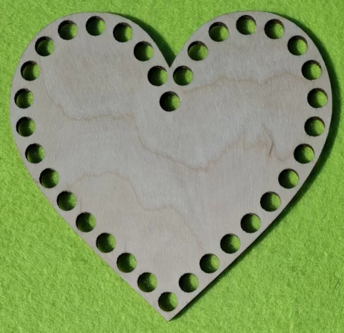13x12cm  Natúr,nyír rétegelt lemez szív  kicsi 8 mm lyukkal 	1db	