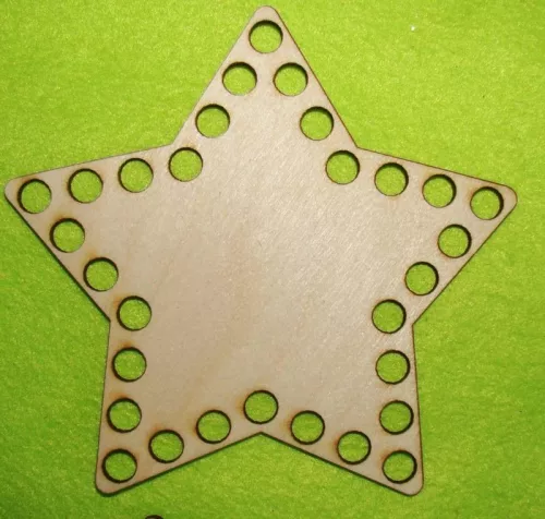 13x12cm Natúr,nyír rétegelt lemez Horgolható csillag   8 mm lyukkal 	1db	