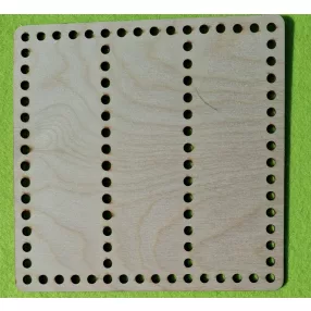   18,5x18,5 cm  Natúr,nyír rétegelt lemez Horgolható fa három felé  osztott négyzet 6mm lyukkal	1db	