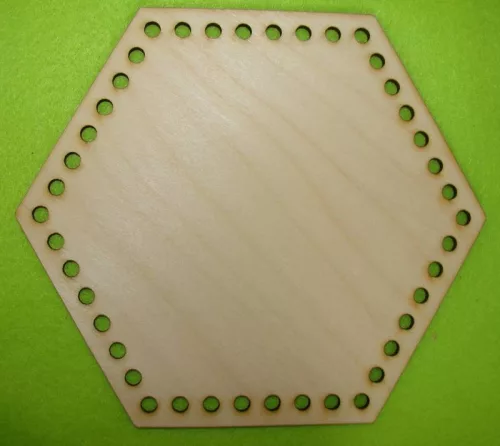 18,5x16cm  Natúr,nyír rétegelt lemez Horgolható hatszögletű   6mm lyukkal	1db	