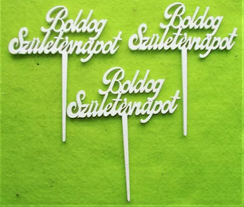 Fehér színű ,fa  alapú HDF(nem tömörfa)  Boldog születésnapot  beszúrós 	3db/csomag	10x12cm 