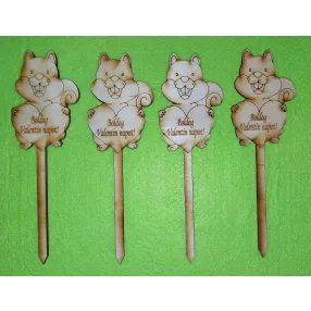    Natúr fa Beszúrós mókus Boldog Valentin !  felirattal	4 db/csomag	17x9cm 