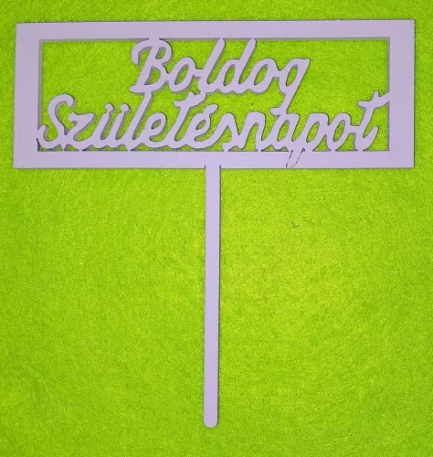 Lila színű ,fa alapú HDF(nem tömörfa)   boldog születésnapot téglalap beszúrós 	1db 	11x11,5cm  