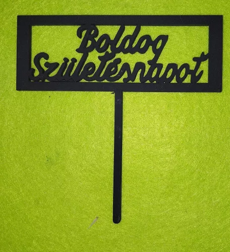  Matt Fekete színű,,nyír rétegelt lemez ,nyír rétegelt lemez boldog születésnapot téglalap beszúrós 	1db 	11x11,5cm  