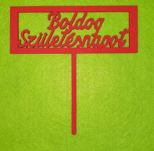 Piros színű fa  fa alapú HDF(nem tömörfa)   boldog születésnapot téglalap beszúrós 	1db 	11x11,5cm  