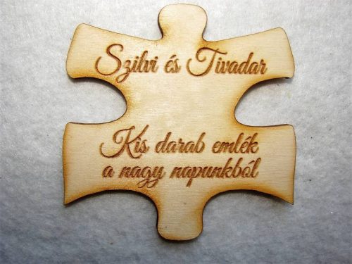 Natúr fa Puzzle köszönjük ,hogy velünk ünnepelsz	1 db	8x8cm  