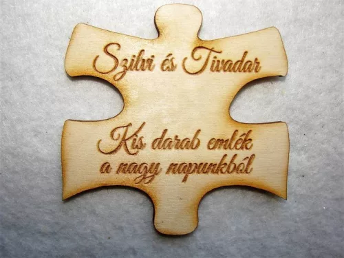 Natúr,nyír rétegelt lemez Puzzle köszönjük ,hogy velünk ünnepelsz	1 db	8x8cm  