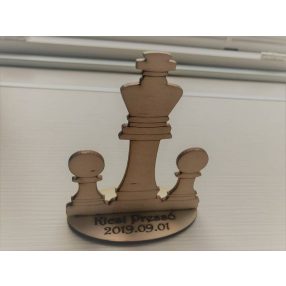   Natúr Sakk verseny  talpas  Egyedi szöveggel	1 db	 10x12 ,5x10 cm talppal    