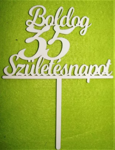 Fehér színű ,fa  alapú HDF(nem tömörfa)  Beszúrós Boldog születésnapot 35-ös	1db	13x17cm 