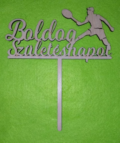 Natúr,nyír rétegelt lemez Tenisz fiú  beszúrós dísz Boldog születésnapot felirattal 	1db	16x15cm  