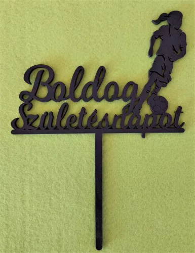  Fekete színű,nyír rétegelt lemez Focis lány  beszúrós dísz Boldog születésnapot felirattal 	1db	13,5x18,5cm  