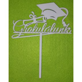    Fehér fa beszúrós dísz Ballagási sapkás ,Gratulálunk felirattal	1db/csomag	10,5x13cm 
