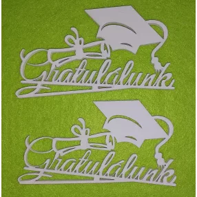   Fehér fa Ballagási sapkás, Gratulálunk felirattal	2db/csomag	10,5x6,5cm vastagság 3mm