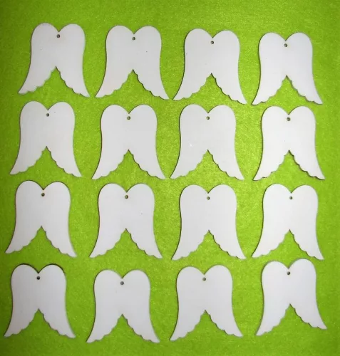 Fehér színű ,fa  alapú HDF(nem tömörfa)  angyalszárny	12 db/csomag	5x5cm 