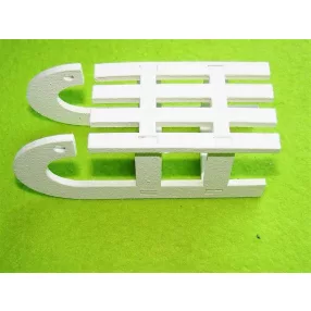   Fehér színű ,fa  alapú HDF(nem tömörfa)  3 d szánkó	1db 10x4cm 