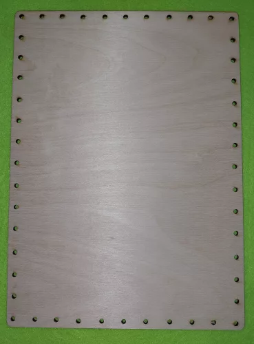 Natúr fa négyzet	1db	28x20 48db -3,5mm lyukkal  