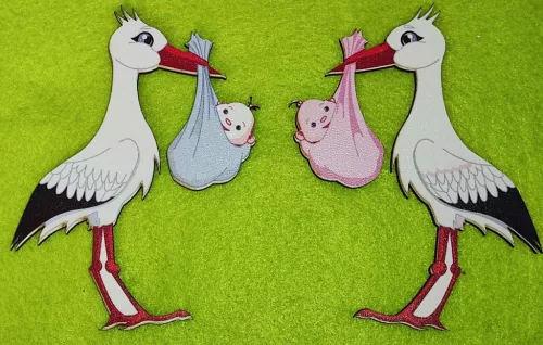 Nyomtatott fa Gólya Fiú és lány babával 	2db /csomag	 10x12 cm 