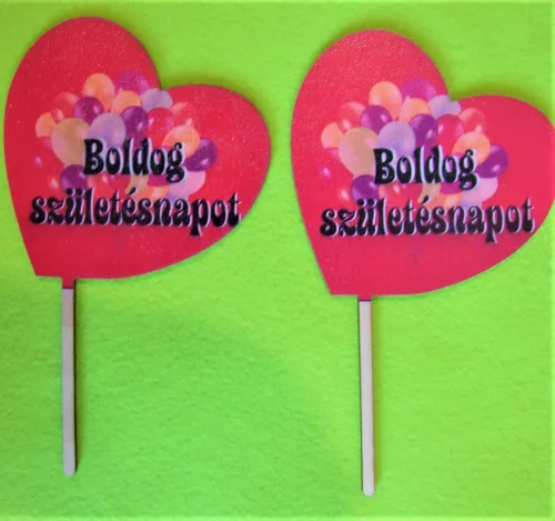  Nyomtatott ,fa alapú HDF(nem tömörfa)      tábla  Beszúrós Ferde szív Lufis piros háttérrel Boldog születésnapot felirattal	2db/csomag	10x18cm
