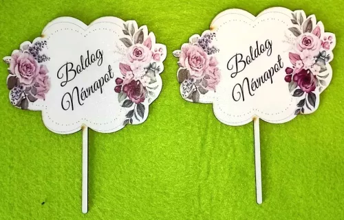 11x13cm   Beszúrós ,fa alapú HDF(nem tömörfa)    nyomtatott Boldog Névnapot tábla kétoldalt virágokkal	2db/csomag	