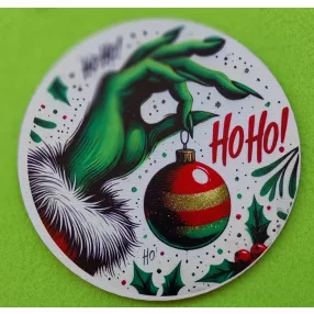   Nyomtatott ,fa alapú HDF(nem tömörfa)    koszorú közép Grincs kéz sárga  háttérrel 	1db	11,8cm 