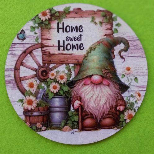 Nyomtatott Fa koszorú közép Zöld sapkás manó Home sweet home  felirattal 	1db	11,8cm 