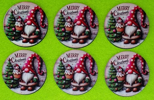 Nyomtatott Fa Kicsi kerek piros sapkás manó Merry Christmas felirattal 	6db/csomag	5cm 