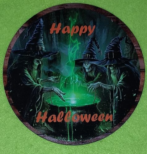  Nyomtatott fa Kopogtató közép 3db boszorkány üst mellett   Happy Halloween felirattal 	1db	11,8cm 