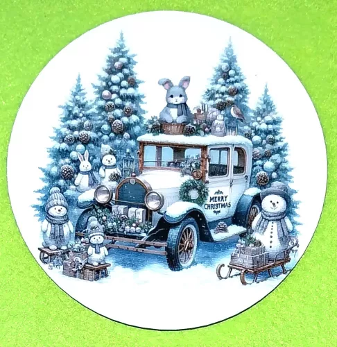 11,8cm  Nyomtatott fa Kopogtató közép   Havas háttérrel nyuszi ül az autón    Merry Christmas  felirattal 