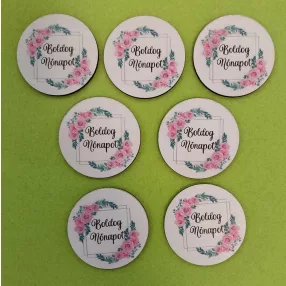   5cm kör Nyomtatott fa Négyzet keretben virágos Boldog Nőnapot  felirattal 	7db/csomag	