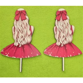   Nyomtatott fa  beszúrós dísz Piros szoknyás lány hátulról 	2db/ csomag 	10x16cm 