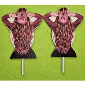   Nyomtatott fa   beszúrós dísz Fekete  szoknyás lila masnis  lány hátulról 	 2db/csomag 	10x16cm 