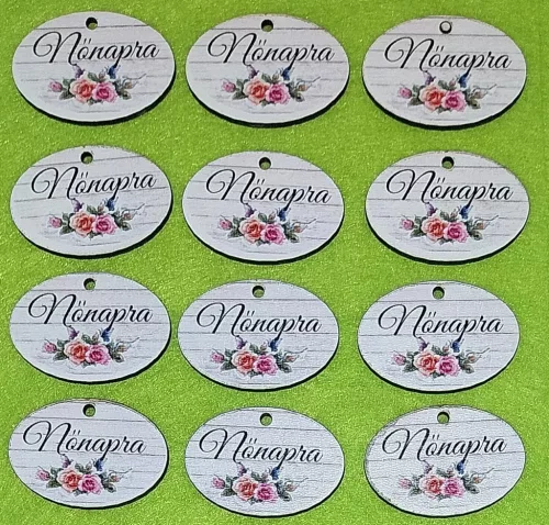3x4,5 cm Ovális  , nyomtatott fa tábla Deszka háttérrel rózsával Nőnapra  felirattal	12db/csomag	3x4,5cm 