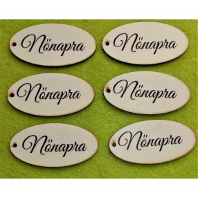   Nyomtatott Fa  Ovális tábla Nőnapra felirattal 	6db/csomag	8x4 cm 