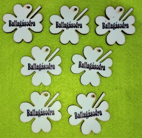 Nyomtatott Fa Lóhere Ballagásodra    Felirattal 	 7db/ csomag	5,5x5,5 cm 