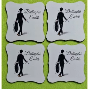   Nyomtatott fa  Csipkés tábla Fiúnak  Ballagási emlék felirattal	4db/csomag	7x7cm 