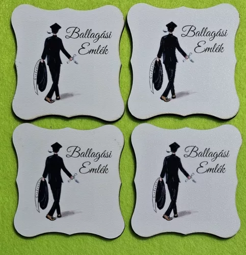 Nyomtatott fa  Csipkés tábla Fiúnak  Ballagási emlék felirattal	4db/csomag	7x7cm 