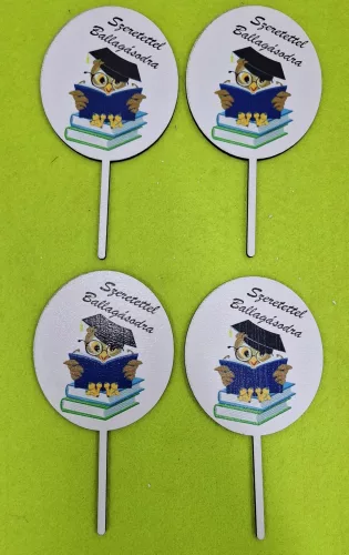 6,5x12 cm ovális Beszúrós  Nyomtatott ,fa alapú HDF(nem tömörfa) ,Könyveken ülő sapkás bagollyal Szeretettel Ballagásodra  felirattal 	4db/csomag	6,5x12cm 