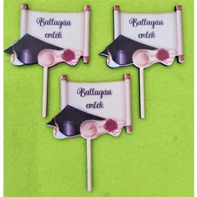   7,5x10 cm Beszúrós Nyomtatott fa tábla ,Ballagási emlék felirattal ,ballagási sapkával és pergamenttel	3db/csomag	8x10cm 