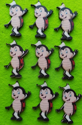 Nyomtatott fa Integető  Katica 	9db/csomag	6x4cm 