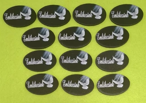  Nyomtatott fa fekete tábla galambbal emlékezünk felirattal	13db/csomag	2,5x4cm 