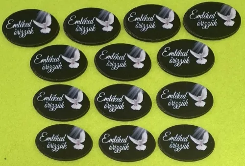  Nyomtatott fa fekete tábla galambbal Emléked őrizzük felirattal	13db/csomag	2,5x4cm 