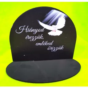   Nyomtatott fa Talpas fekete tábla galambbal Hiányod érezzük,emléked őrizzük .felirattal	1 szett	15,5x13cm 