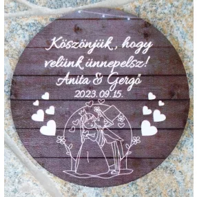   Egyedi  Nyomtatott ,fa alapú HDF(nem tömörfa)    Pohár alátét  Köszönjük,hogy velünk ünnepelsz		9cm  vastagság 2,5mm	