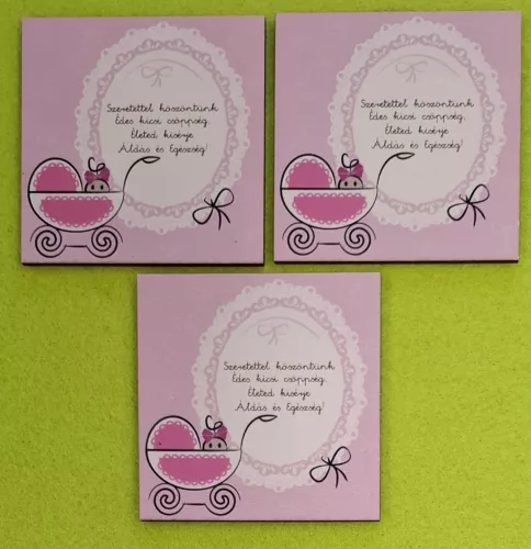  Nyomtatott fa  tábla Rózsaszín baba köszöntő	3db/ csomag 	7x7cm  