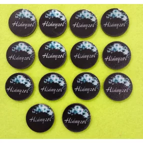   Nyomtatott Fa  Fekete háttérrel fehér virággal Hiányzol felirattal 	14db/csomag	3cm 