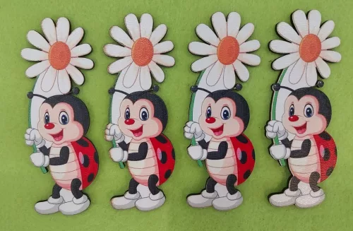 Nyomtatott Fa   Katica margarétával	4db/csomag	3,7x9,7cm 